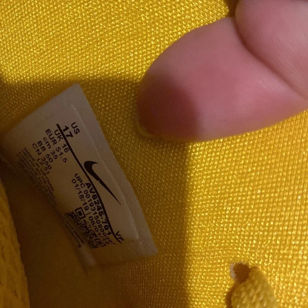 MEN'S NIKE AIRMAX 2  YELLOW BASKETBALL SHOES​​​ - Picture 2 of 7